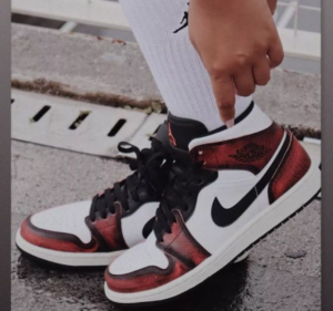 Giay Nike Air Jordan 1 Mid 'Wear Away Chicago' DV9565-006