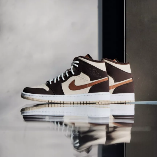 Giày Nike Air Jordan 1 Mid 'Cream Dark Chocolate' DO6699-200 - Ảnh 7