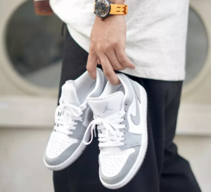 Alternative view of Giày Nike Wmns Air Jordan 1 Low 'White Wolf Grey' DC0774-105
