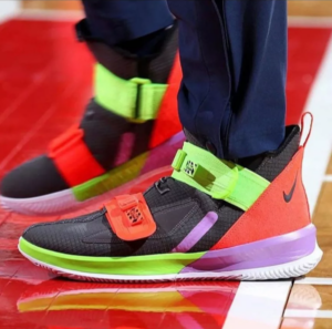 Alternative view of Giày Nike LeBron Solder 13 'Grey Red' AR4228-002