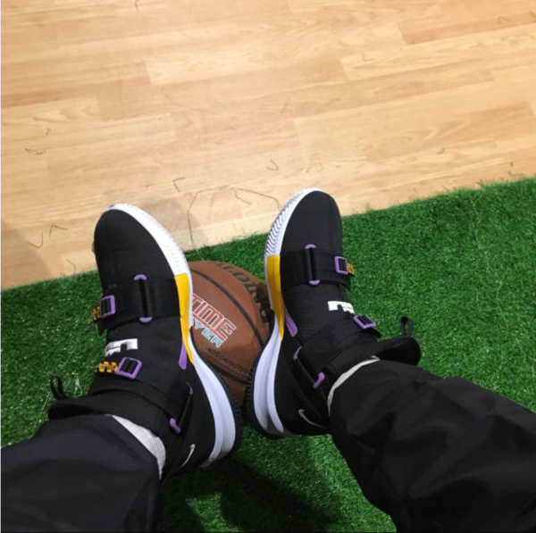 Giày Nike LeBron Soldier 13 'Black Yellow' AR4228-004 - Ảnh 2