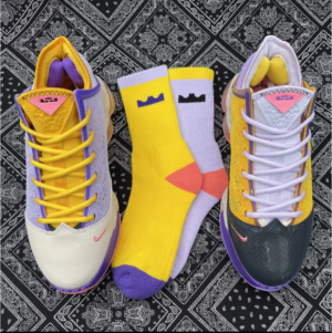 Giay Nike Lebron 19 Low 'Mismatch' DO9829-500