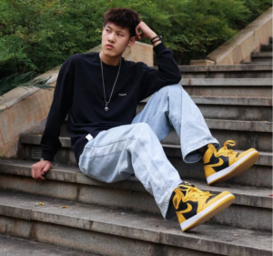 Alternative view of Giày Nike Air Jordan 1 High Retro OG 'Pollen' 555088-701