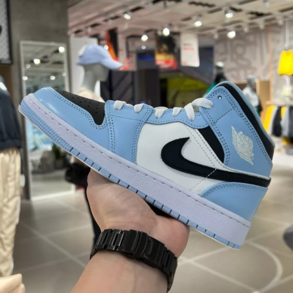 Giày Nike Air Jordan 1 Mid GS 'Ice Blue' 555112-401 - Ảnh 5