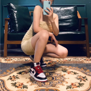 Alternative view of Giày Nike Air Jordan 1 Retro 'High Bloodline' 575441-062