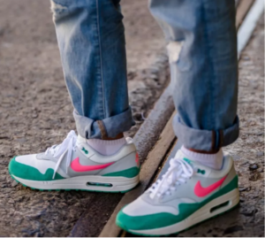 Alternative view of Giày Nike Air Max 1 GS 'Watermelon' 807602-105