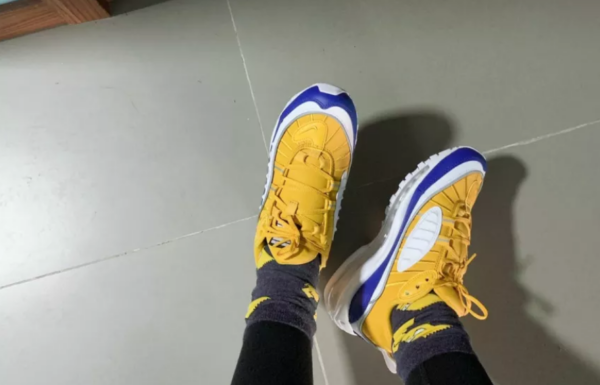 Giày Nike Wmns Air Max 98 SE 'Yellow Royal' AT6640-700 - Ảnh 2
