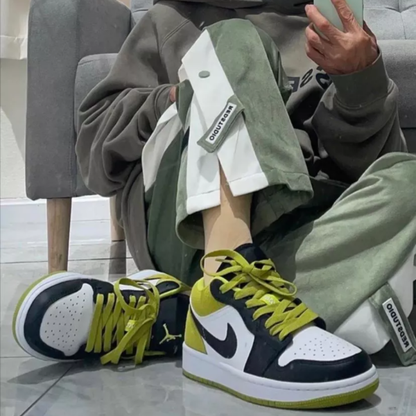 Giày Nike Air Jordan 1 Low SE GS 'Black Cyber' CT1564-003 - Ảnh 4
