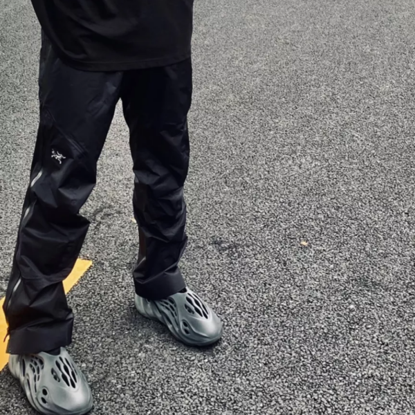 Dép Adidas Yeezy Foam RNR Onyx 'Black' HP8739 - Ảnh 5
