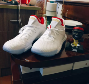 Alternative view of Giày Nike LeBron 16 Low 'Draft Night' CI2668-100