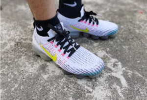 Alternative view of Giày Nike Air VaporMax Flyknit 3 'White Dynamic Yellow' AJ6900-103