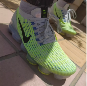 Alternative view of Giày Nike Air VaporMax Flyknit 3 'Barely Volt' AJ6900-005
