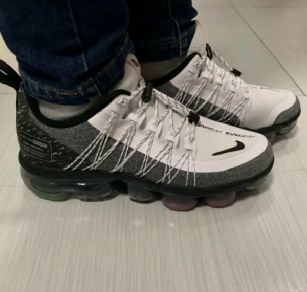 Giày Nike Wmns Air VaporMax Run Utility 'White Black' AQ8811-101 - Ảnh 2