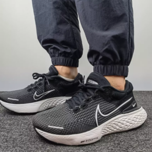 Giay Nike ZoomX Invincible Run Flyknit 2 'Black' DH5425-001