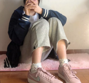 Alternative view of Giày Nike Wmns Blazer Low 'Jelly Jewel Pink' AV9371-500