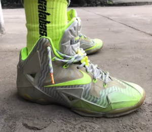 Alternative view of Giày Nike LeBron 11 'Maison du LeBron' 683252-074