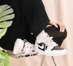 Alternative view of Giày Nike Wmns Air Jordan 1 Low 'Panda' DC0774-100