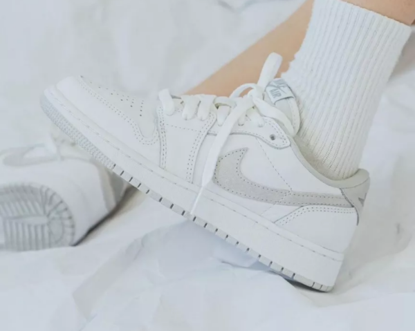 Giày Nike Air Jordan 1 Retro Low OG GS 'Neutral Grey' 2021 CZ0858-100 - Ảnh 2