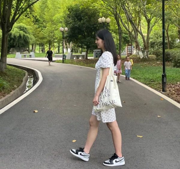Giày Nike Air Jordan 1 Low GS 'Light Smoke Grey' 553560-052 - Ảnh 6