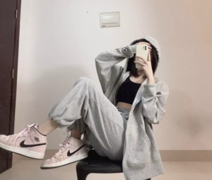 Alternative view of Giày Nike Air Jordan 1 Mid GS 'Pink Foam' 555112-601