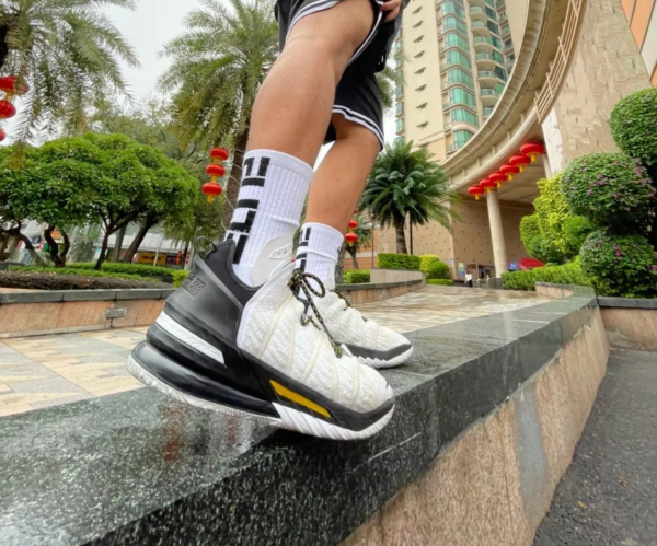 Giày Nike LeBron 18 'Home' CQ9283-100 - Ảnh 4