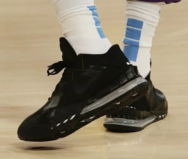 Giày Nike LeBron 18 Low 'Bred' CV7562-001 - Ảnh 4