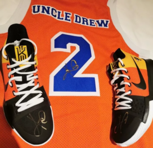 Alternative view of Giày Nike Kyrie 3 'Raygun' AR4567-900