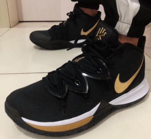 Giày Nike Kyrie 5 'Black Metallic Gold' AO2918-007 - Ảnh 3