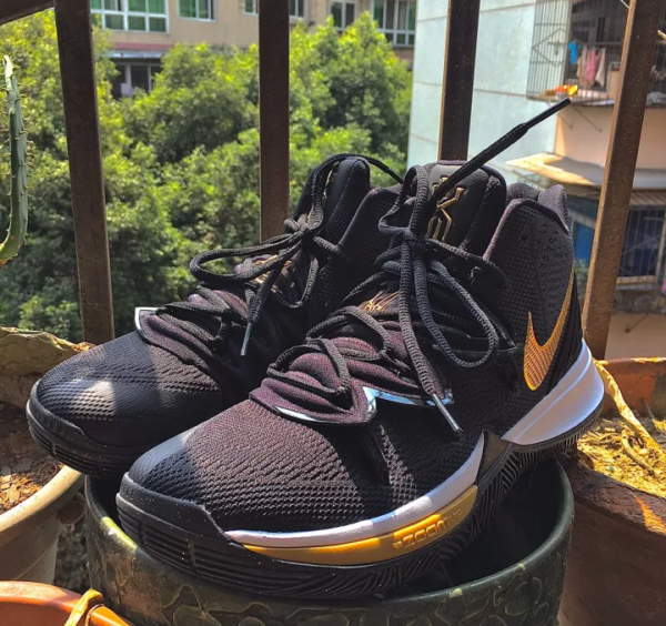 Giày Nike Kyrie 5 'Black Metallic Gold' AO2918-007 - Ảnh 2
