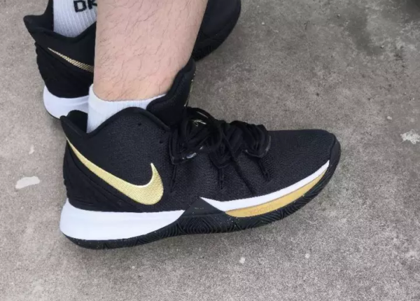 Giày Nike Kyrie 5 'Black Metallic Gold' AO2918-007 - Ảnh 5