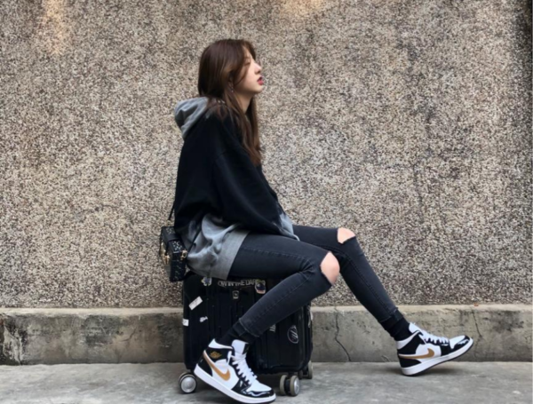 Giày Nike Air Jordan 1 Mid Patent 'Black Gold' 852542-007 - Ảnh 9