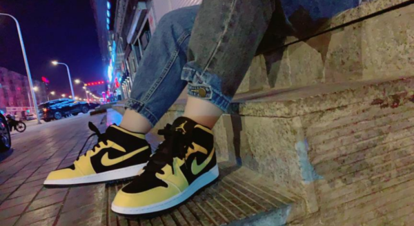 Giày Nike Air Jordan 1 Retro Mid GS 'Reverse New Love' 554725-071 - Ảnh 2