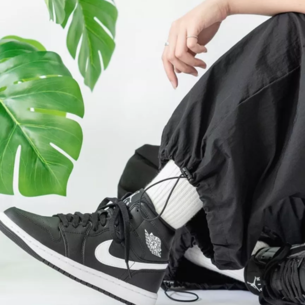 Giày Nike Air Jordan 1 Mid Wmns 'Black White' BQ6472-011 - Ảnh 3