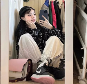 Alternative view of Giày Nike Air Jordan 1 Mid GS 'Arctic Punch' 555112-061