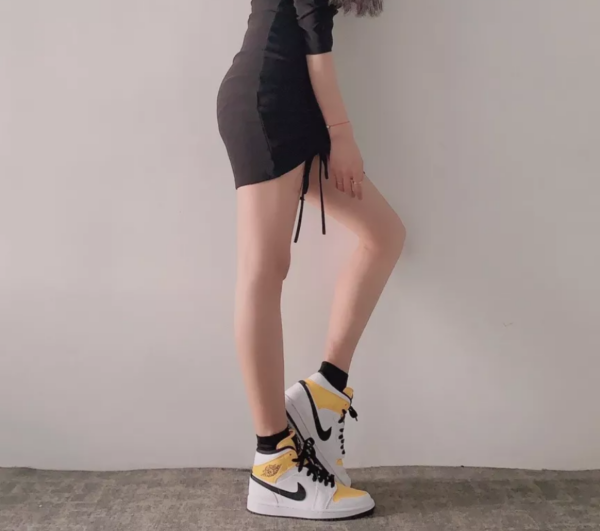 Giày Nike Air Jordan 1 Mid 'White University Gold' BQ6472-107 - Ảnh 3