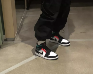 Alternative view of Giày Nike Air Jordan 1 Mid SE 'South Beach' 852542-116