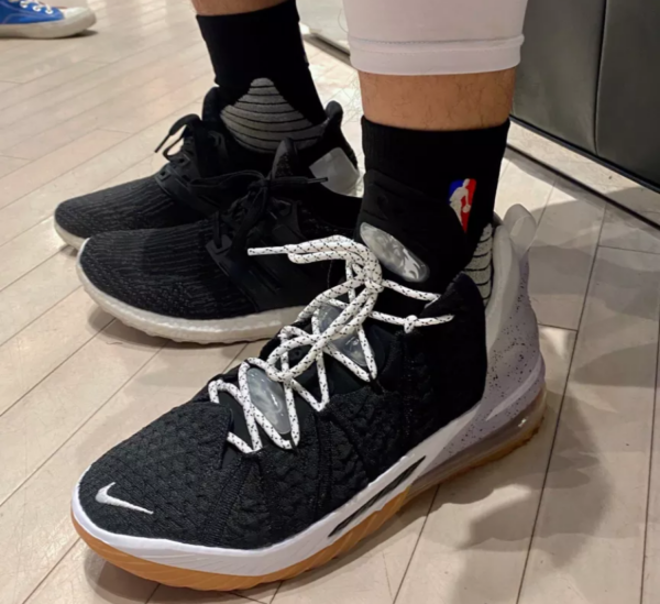 Giày Nike LeBron 18 EP 'Black White Gum' CQ9284-007 - Ảnh 3