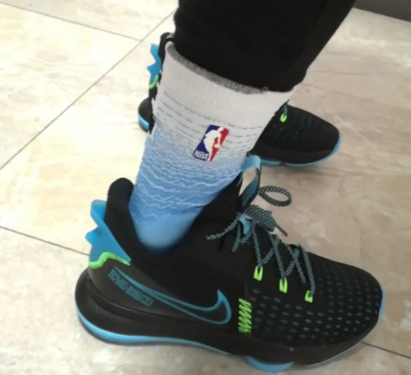 Giày Nike LeBron Witness 5 EP 'Black Light Blue Fury' CQ9381-004 - Ảnh 5