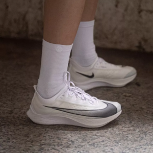 Giay Nike Zoom Fly 3 'White Black' AT8240-100