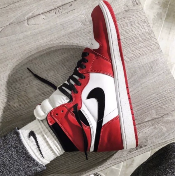 Giày Nike Air Jordan 1 Retro High OG 'Chicago' 2015 555088-101 - Ảnh 2