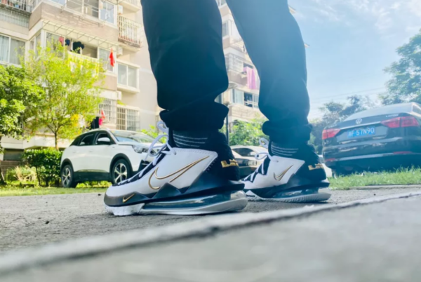 Giày Nike Lebron 17 Low EP 'Metallic Gold' CD5006-101 - Ảnh 9