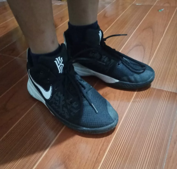 Giày Nike Kyrie Flytrap 2 GS 'Black White' AQ3412-001 - Ảnh 2