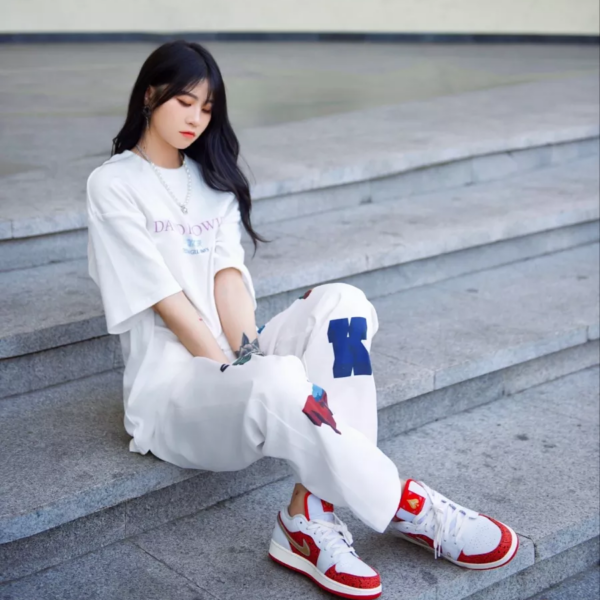 Giày Nike Air Jordan 1 Low SE GS 'Spades' DJ5186-100 - Ảnh 2