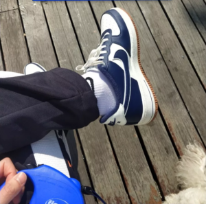 Alternative view of Giày Nike Air Force 1 LV8 GS 'Navy Gum' DQ5972-101