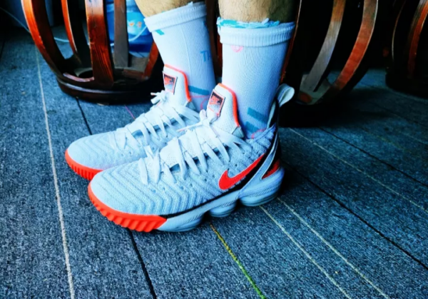 Giày Nike LeBron 16 'Air Tech Challenge Hot Lava White' CI1521-100 - Ảnh 5