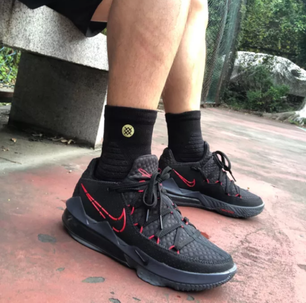 Giày Nike LeBron 17 Low 'Bred' CD5007-001 - Ảnh 3