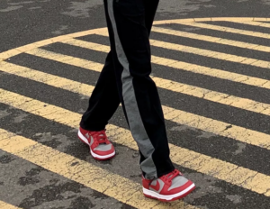 Alternative view of Giày Nike Dunk Low SP 'UNLV' 2021 DD1391-002