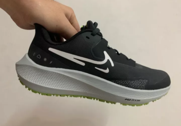 Giày Nike Air Zoom Pegasus 39 Shield 'Black Dark Smoke Grey' DO7625-002 - Ảnh 8