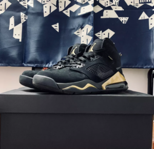 Giay Nike Air Jordan Mars 270 'Black Gold' CD7070-007