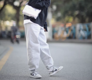 Alternative view of Giày Nike Dunk Low 'Shimmer' DO5882-001